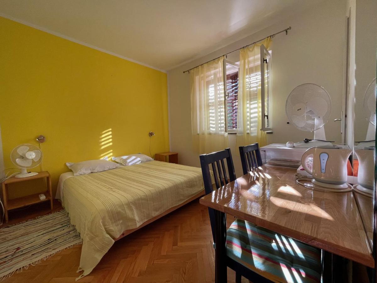 Hvar Guesthouse - Double Bedroom With Private Bathroom 젤사 외부 사진